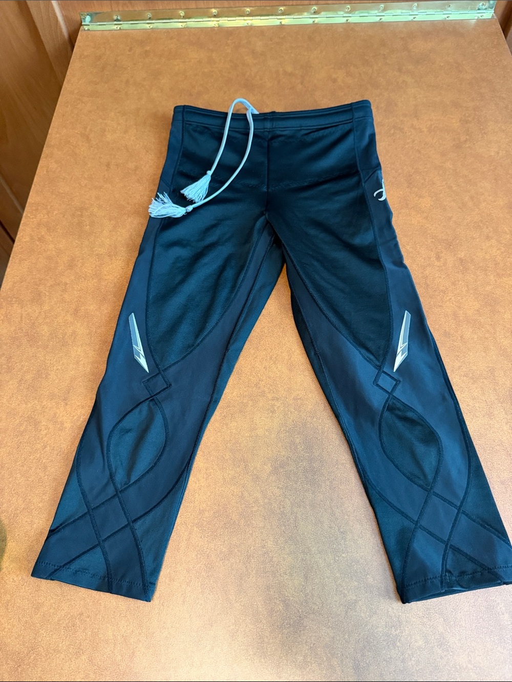 Size M CW-X compression capri pants. Ladies.